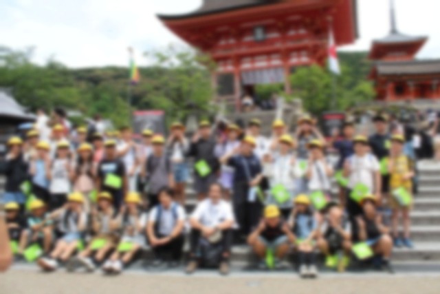 清水寺で集合写真